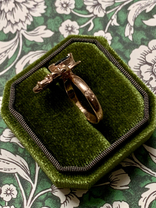 Anello "Pavone" con pietra nera