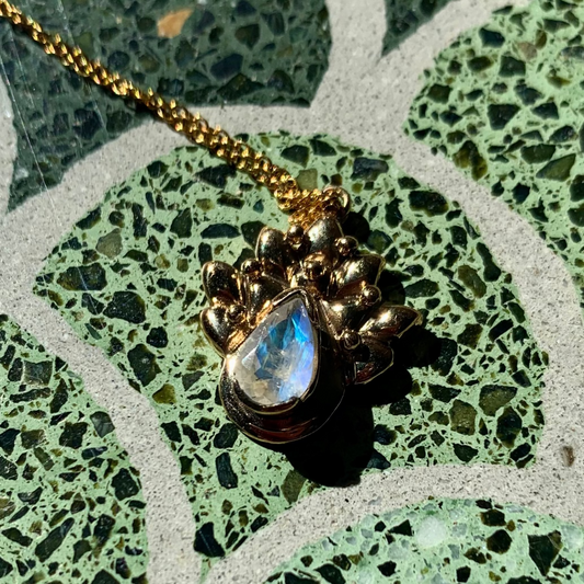Ciondolo "Pavone" con labradorite bianca