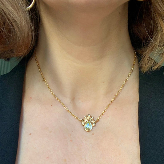 Collana con ciondolo "Pavone" con pietra verde peridoto