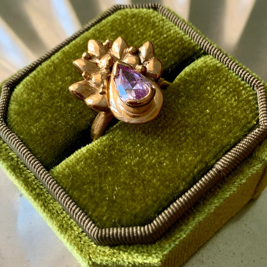 Anello "Pavone" regolabile con pietra lilla