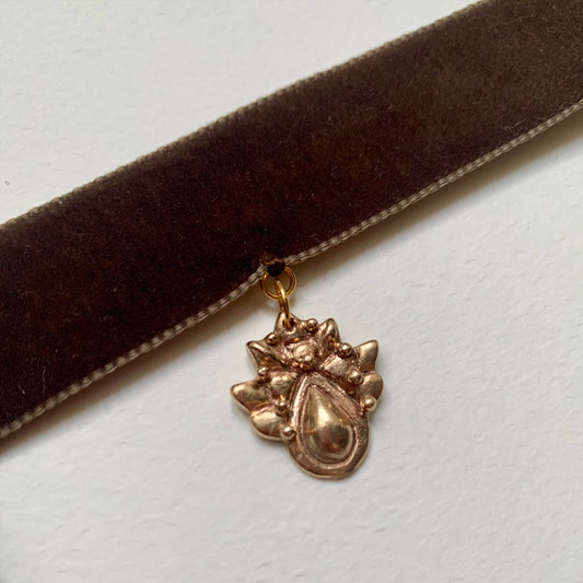 Choker in velluto con ciondolo "Pavone"