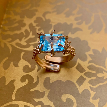 Anello regolabile "Ninetta" con pietra azzurro sky
