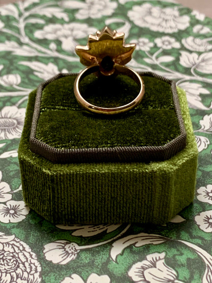 Anello "Pavone" con pietra nera