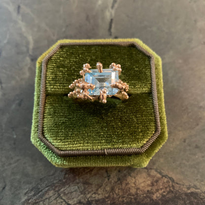 "Speciale" ring with sky topaz