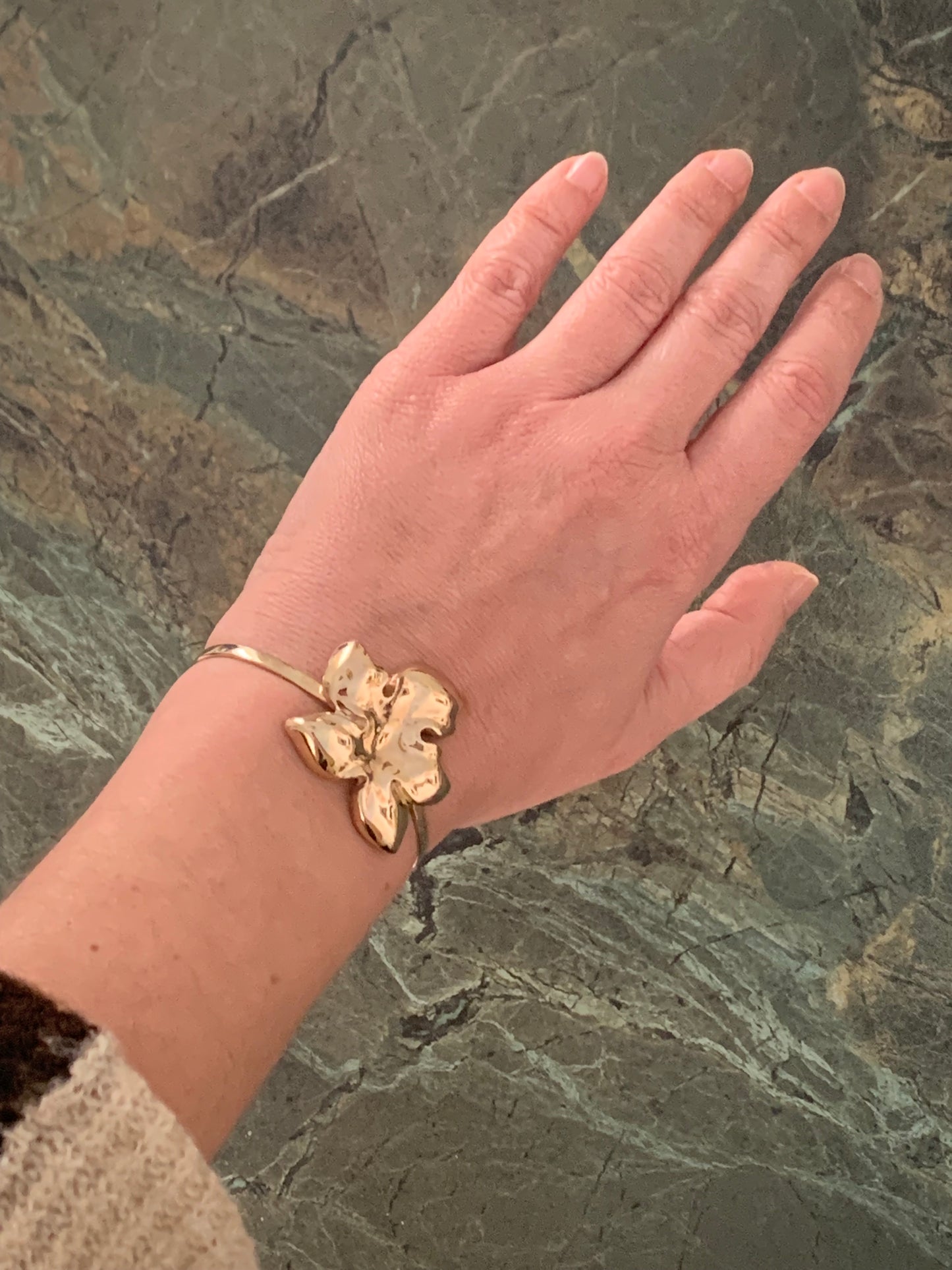 Bracciale cuff con fiore "Ninetta"