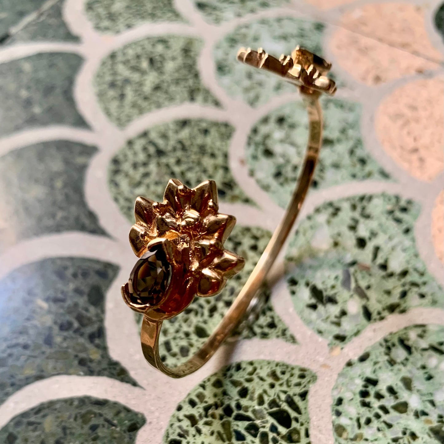 Bracciale cuff "Pavone" con quarzo fumé