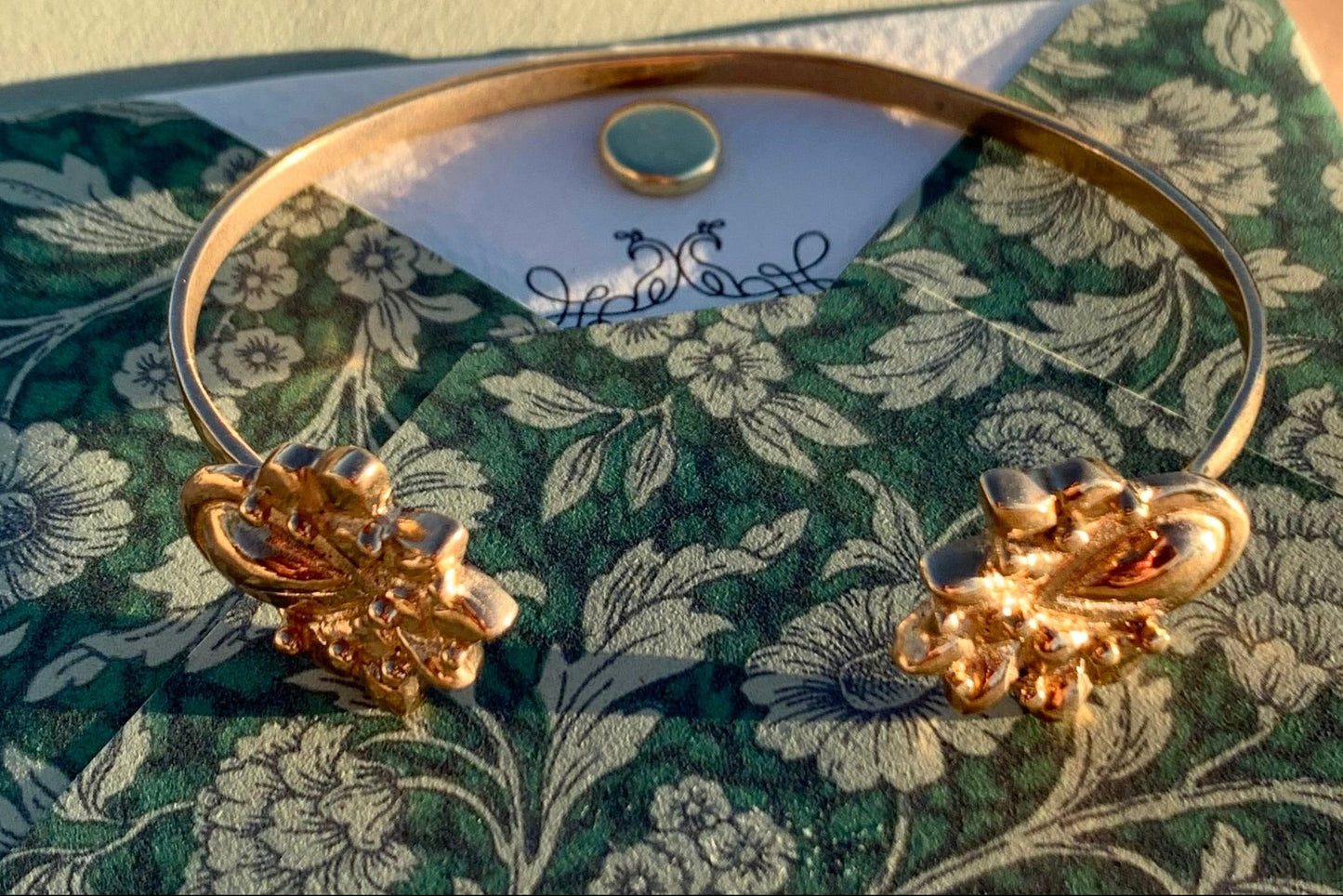 Cuff bracelet from the "Pavone" collection