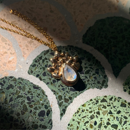 Ciondolo "Pavone" con labradorite bianca