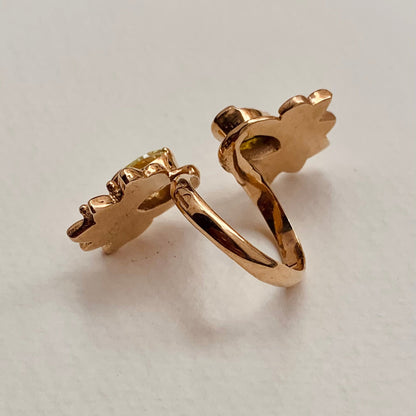 Contrarié "Pavone" ring with light green peridot and olive stones