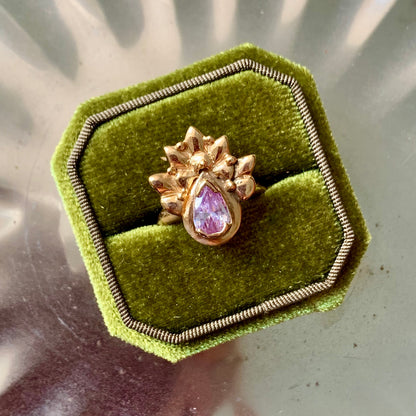 Adjustable "Pavone" ring with lilac stone