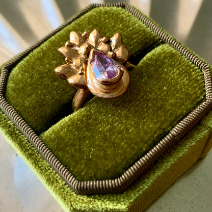 Adjustable "Pavone" ring with lilac stone