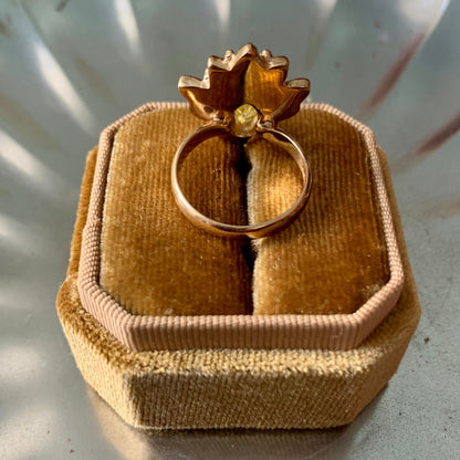 Anello "Pavone" con pietra verde peridoto