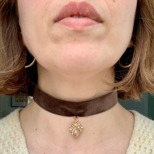 Choker in velluto con ciondolo "Pavone"